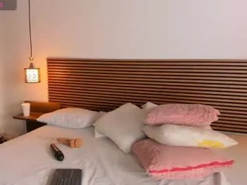 Freechat nitha_model on Chaturbate