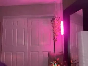 Freechat officiallyonlytams on Chaturbate