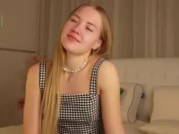 Freechat roxanelan on Chaturbate