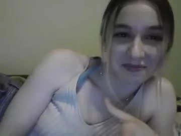 Freechat roxiethefox on Chaturbate