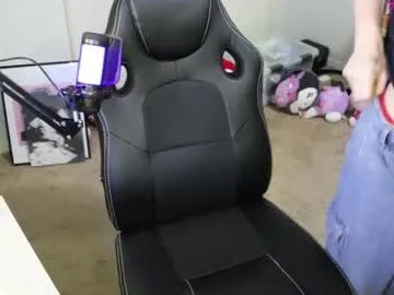 Freechat roxiethefox on Chaturbate