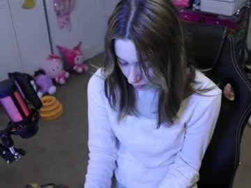 Freechat roxiethefox on Chaturbate