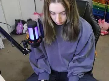 Freechat roxiethefox on Chaturbate
