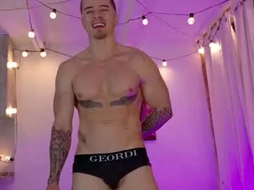 Freechat ryann_blue_ on Chaturbate