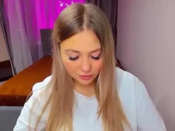 sarahmils from Chaturbate