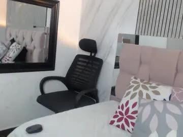 Freechat sharlotte__jones on Chaturbate