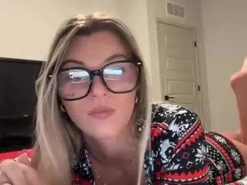 therosiecheeks on Chaturbate