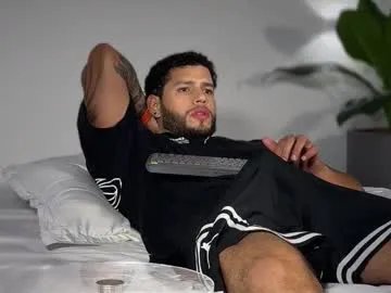 yamp_bigcock on Chaturbate