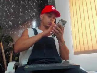 louis_brownn on Flirt4Free 