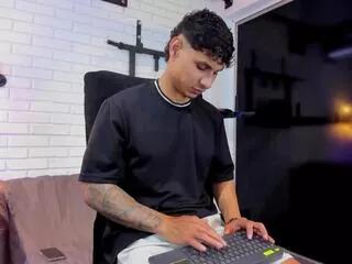 noah_hunther on Flirt4Free 