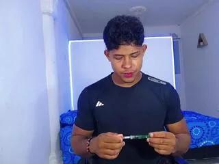xavier_bryant on Flirt4Free 