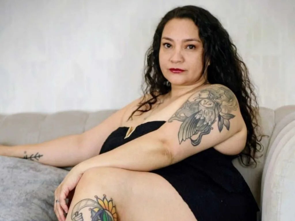 AlayaLux — I really love good food and  honesty without excuses, cute dogs, fearless eye contact, well-understood control, intelligence, respect, true love, and blue eyes that know how to obey.