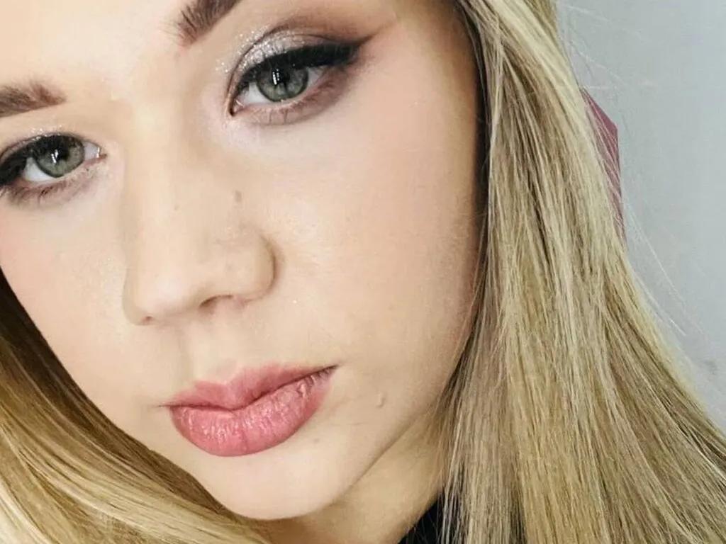 Admire LiveJasmin's AminaDigges AminaDigges from LiveJasmin