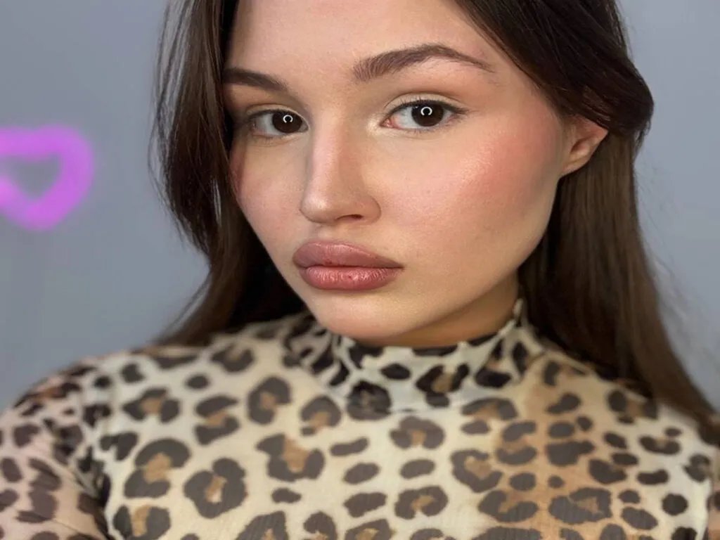 AngelinaRoo from LiveJasmin