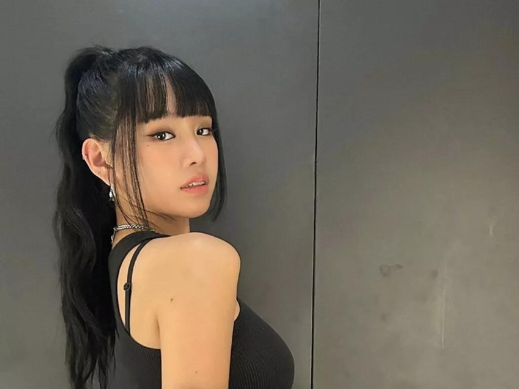 AomiGold on LiveJasmin 