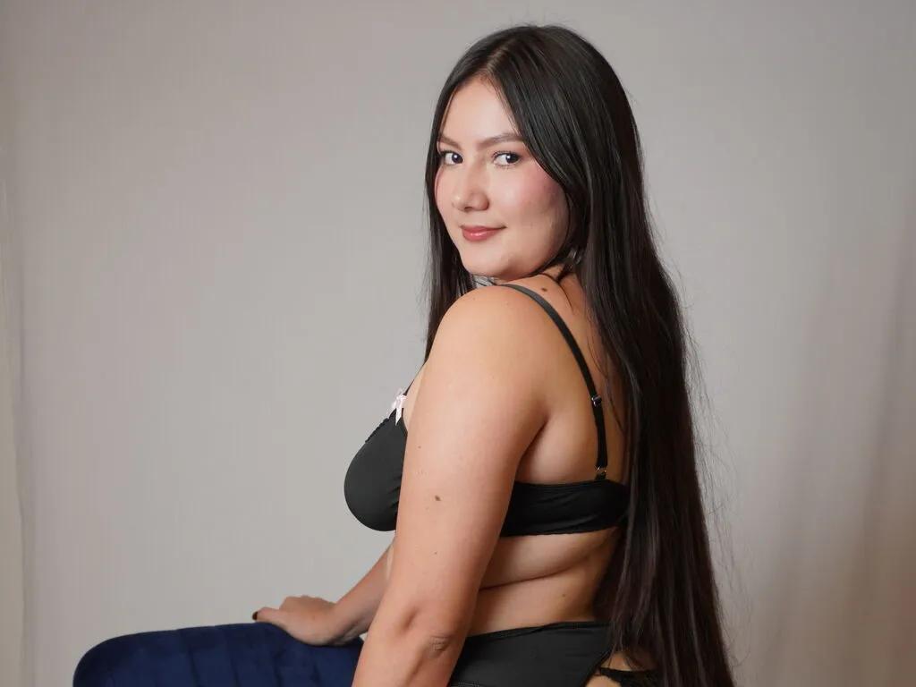 Admire LiveJasmin's CamilaNoir CamilaNoir from LiveJasmin