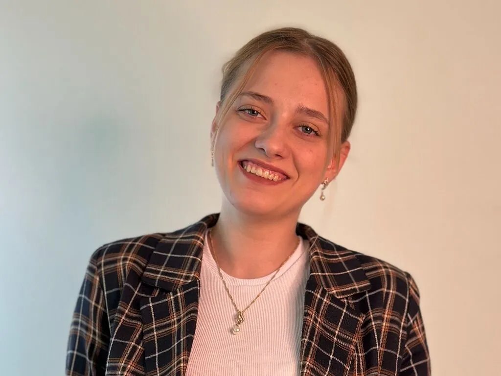 Checkout 18 years old CherieVanmatre from LiveJasmin CherieVanmatre from LiveJasmin