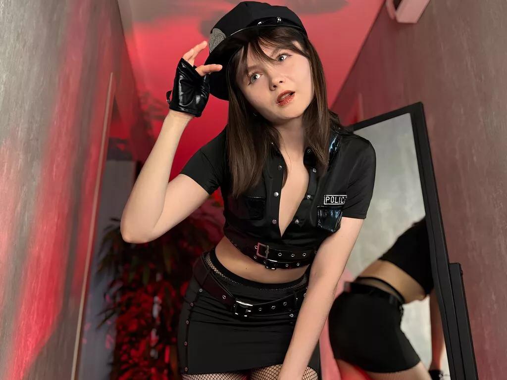 Admire sweet performer CirillaRiannon CirillaRiannon from LiveJasmin