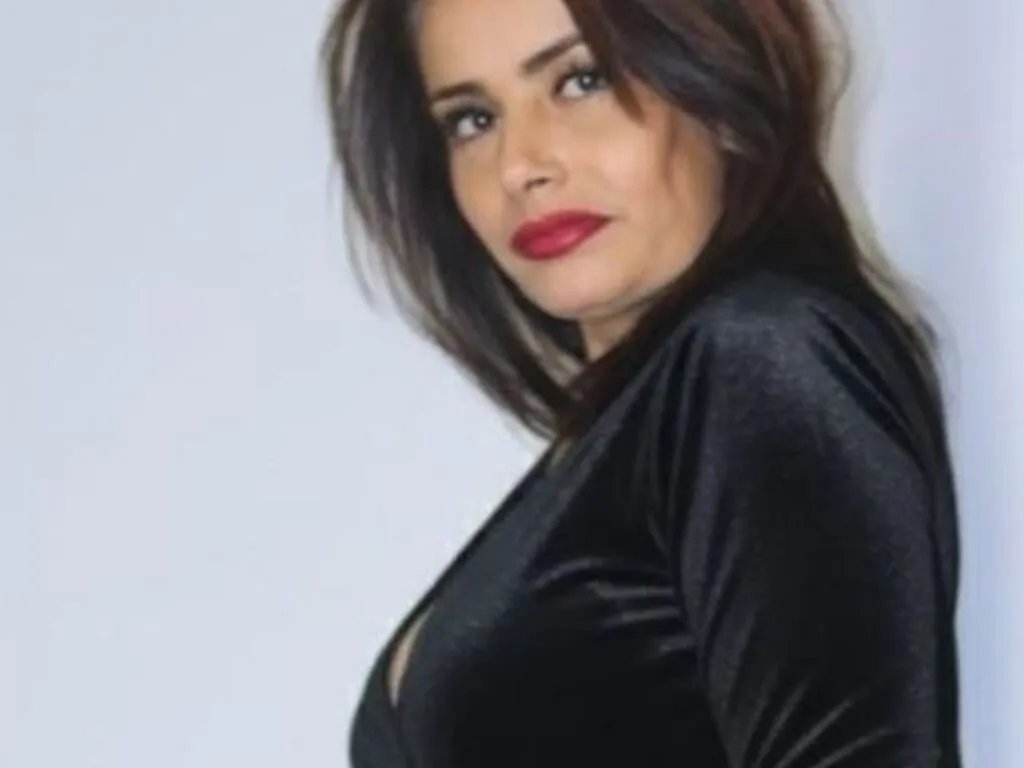 Join DolceFerreer, she wants to masturbate for you DolceFerreer from LiveJasmin