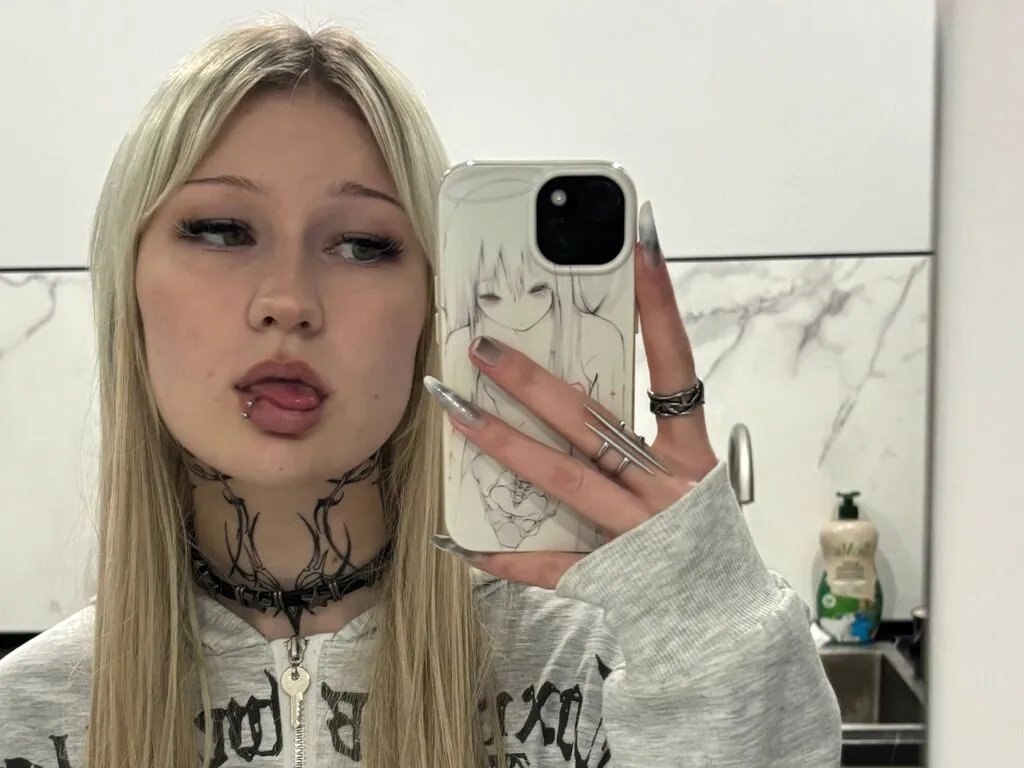 EmyYummi from LiveJasmin