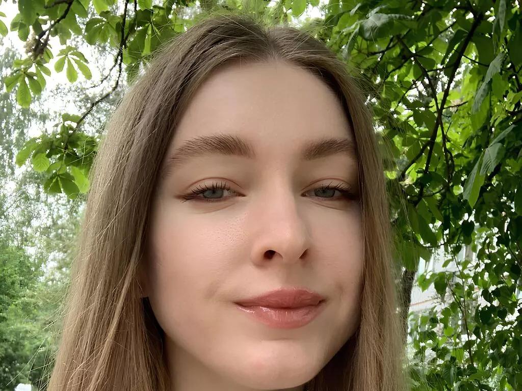 HalfUndon on LiveJasmin 