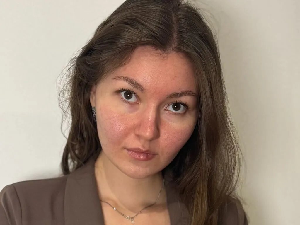 LeilaCoocher — My life has its own soundtrack, and I create it myself. I love laying down a clear beat on the drums and then belting out a favorite rock ballad at karaoke. Ready to infect you with my sense of drive!