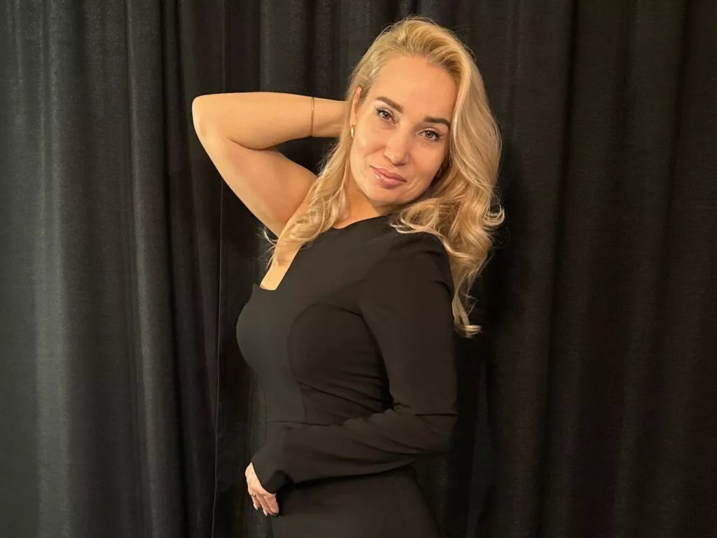 LinaCoolfire from LiveJasmin