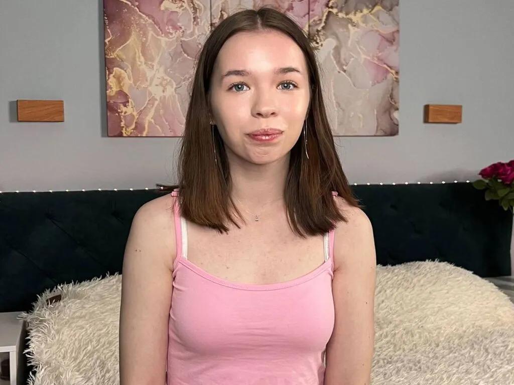 Admire cute slut SophiaaSmith SophiaaSmith from LiveJasmin