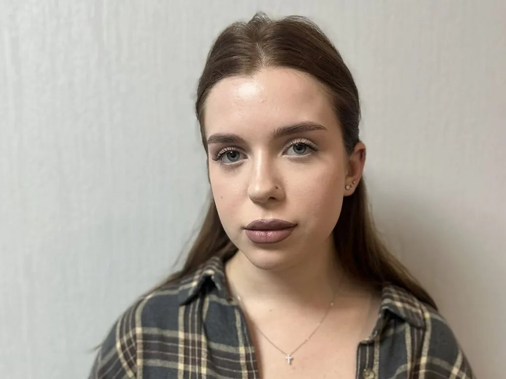 TiniBoyd from LiveJasmin