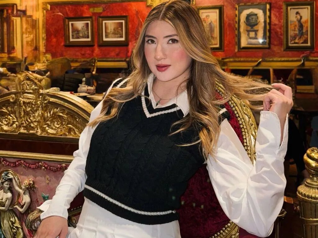 LiveJasmin VeronicaStorm is Freechat VeronicaStorm β I enjoy slow tension, deep eyes, and men who know how to read the moment without rushing it.