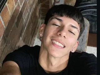 Admire Streamate's AmethystShadow18 AmethystShadow18 from Streamate