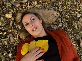 Cute CARMIYNNA wants you to fuck her body now CARMIYNNA from Streamate