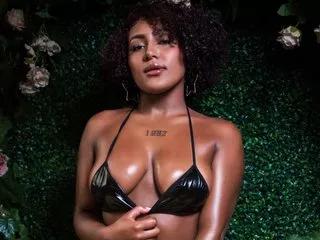 EmmaEboney on Streamate 