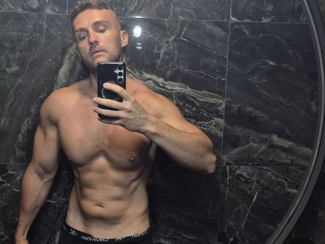 Offline FloydC19 on Streamate