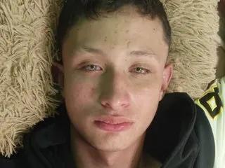 Garuo_18 from Streamate