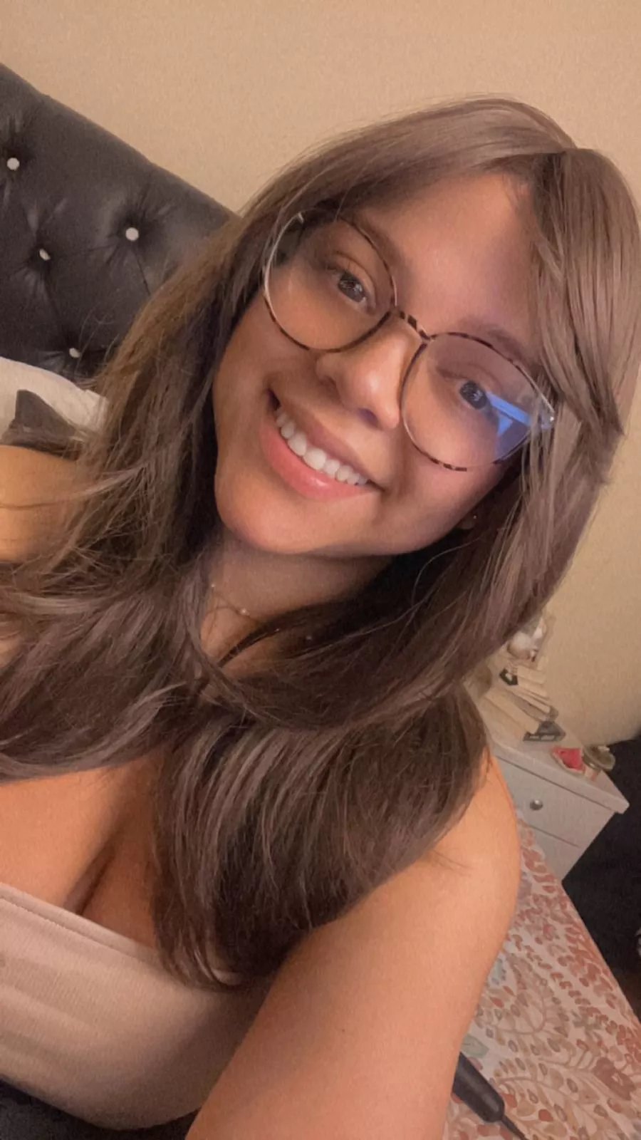 Offline Helenna59 on Streamate