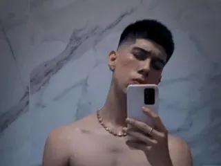 Masturbate to Streamate's Jhony33 Jhony33 from Streamate