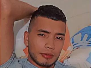 Latinbigcockxxx on Streamate 