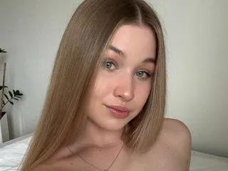 LilBella on Streamate