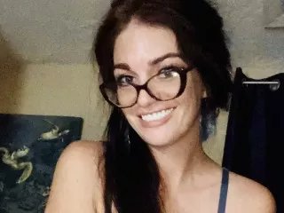 Offline LunaLyons on Streamate