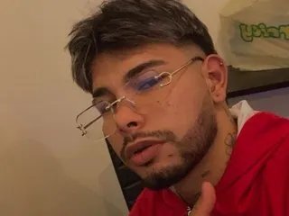 Offline Lyam_Saenz on Streamate