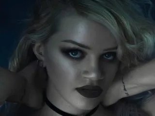 Admire LydiaLynne, she wants to masturbate for you LydiaLynne from Streamate