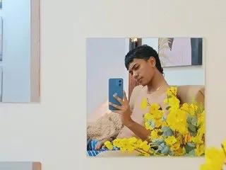 markbowie18 from Streamate