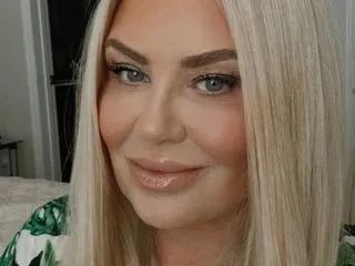 MollyMilfXO on Streamate 