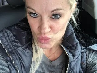 MuscleVixxxen on Streamate