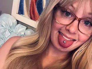 Cute RosalieWilliams wants you to fuck her body now RosalieWilliams from Streamate