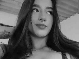 ValenWill — Soy tu mezcla de juego y deseo: traviesa, intensa y adictiva. Mi show es gemidos, placer h?medo y fantas?as que se vuelven reales, hasta dejarte con ganas de m?s.