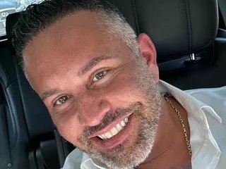 Offline Wolfie51 on Streamate