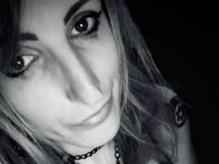 xXEmberUmbraXx on Streamate 