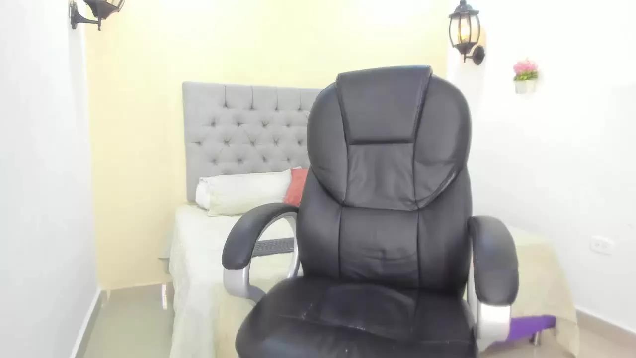 Dakota_Brown on Streamray 